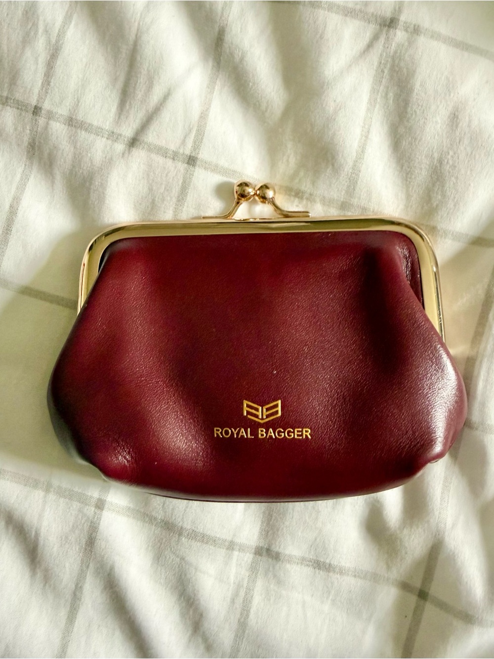 Women's Clasp Purse in Burgundy